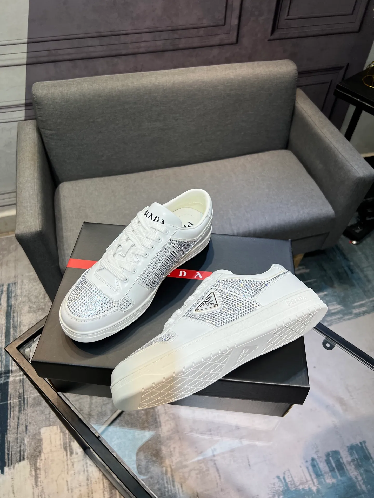 Men's shoes 💰660【PRADA】Prada ——High-end quality Original order ——Upper: 🔝Full calfskin, hot-drilling process, external seaming process of shoe collar, air-pressure brand logo on shoe body ——Inner lining: water-dyed cowhide ——Outsole: TPU molded outsole Super high quality control·Fine workmanship: highlighted (high-end·luxury·grade) -Size: 38-44 (45, 46, can be customized)